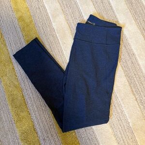 Outdoor Voices 7/8 Warmup Legging in Navy Textured Compression Size Medium